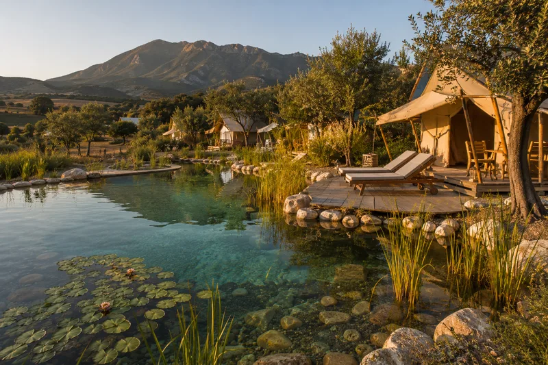 Biopiscinas para glamping y turismo rural